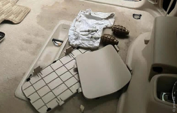 Чоловік перевозив гранати у багажнику автомобіля Чоловік перевозив гранати у багажнику автомобіля