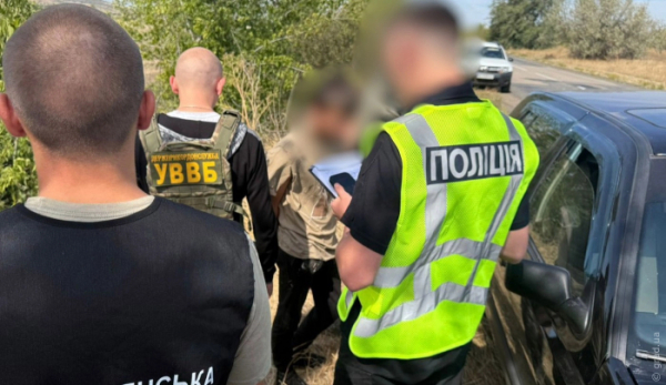 Спроба підкупу та незаконне переправлення: на Одещині викрили чергову схему перетину кордону Спроба підкупу та незаконне переправлення: на Одещині викрили чергову схему перетину кордону