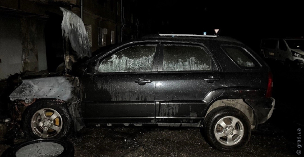 Неповнолітні одеситки підпалювали автомобілі Неповнолітні одеситки підпалювали автомобілі