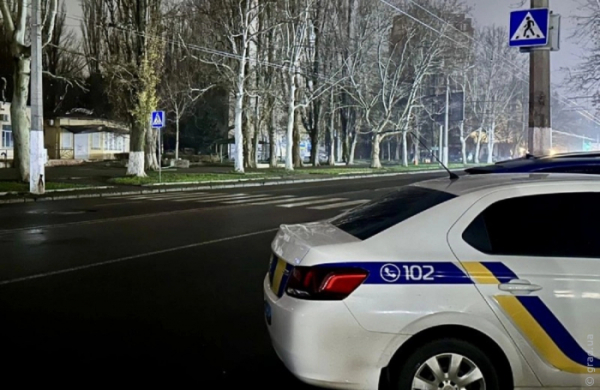 В Одесі на пішохідному переході автомобіль збив 69-річного чоловіка та втік з місця ДТП В Одесі на пішохідному переході автомобіль збив 69-річного чоловіка та втік з місця ДТП