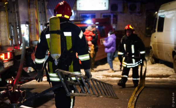 Коротке замикання електромережі стало ймовірною причиною пожежі у центрі Одеси