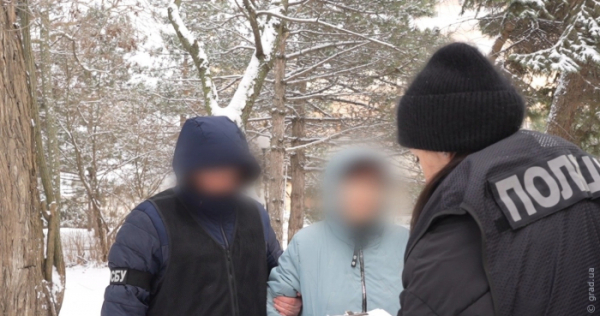 Чиновницю взяли під варту за хабар у 4 000 доларів Чиновницю взяли під варту за хабар у 4 000 доларів