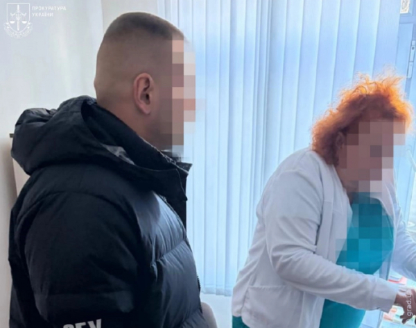 Корупція у лікарні Одеси: завідувачка відділення викрили на хабарі Корупція у лікарні Одеси: завідувачка відділення викрили на хабарі
