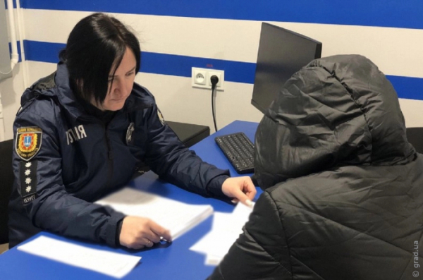 Вдарила та силою змушувала одягатися: поліція розслідує факт насильства над дитиною