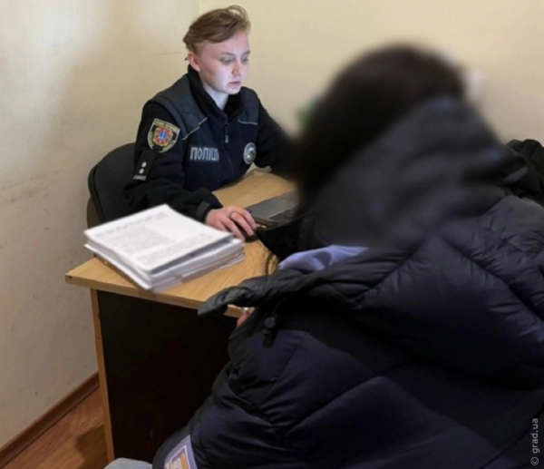 Одеситка «замінувала» суд, вкрала телефон та зберігала наркотики: їй загрожує позбавлення волі Одеситка «замінувала» суд, вкрала телефон та зберігала наркотики: їй загрожує позбавлення волі