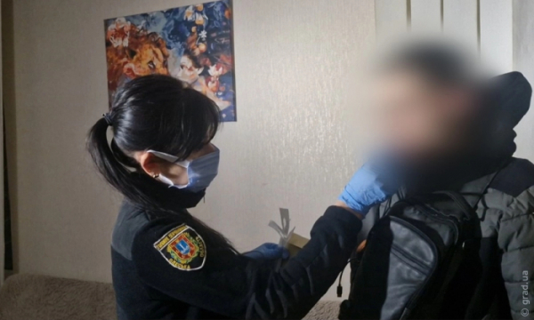 У Хаджибейському районі Одеси затримали чоловіка, який за гроші підпалив мікроавтобус