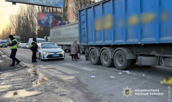 Смертельна ДТП в Одесі: вантажівка збила жінку на непрацюючому переході