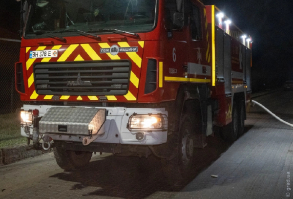 В Одеському районі під час пожежі у висотній будівлі постраждали чоловік і дитина