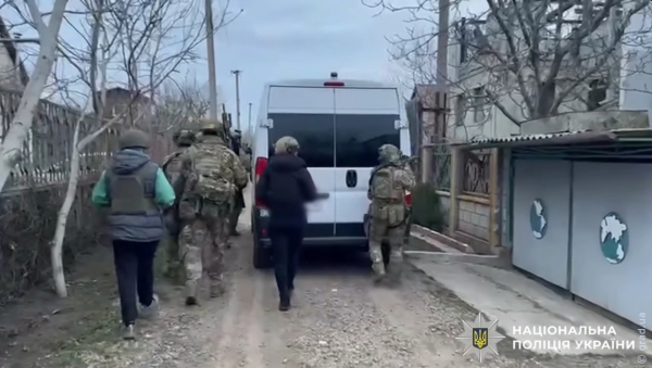 Поліція оприлюднила відео збройного нападу на патрульних в Одесі та ліквідації стрільця Поліція оприлюднила відео збройного нападу на патрульних в Одесі та ліквідації стрільця