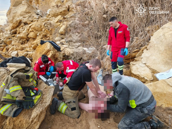 В Одеській області чоловік загинув, зірвавшись зі скелі В Одеській області чоловік загинув, зірвавшись зі скелі