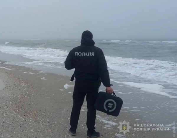 Вийшли в море на гумовому човні: на Одещині шукають рибалок