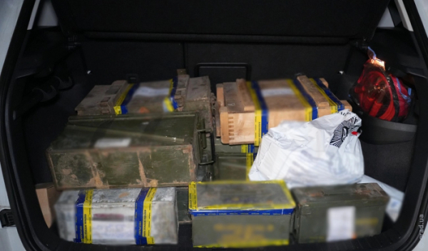 Продали зброю, боєприпаси та наркотики: в Одеській області затримали військовослужбовців