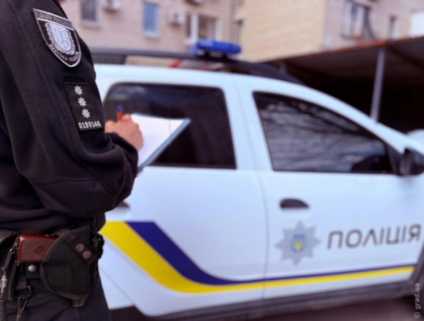 Двоє іноземців напоїли одесита і пограбували його