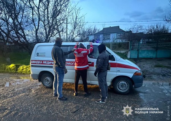На Одещині викрили схеми втечі за кордон: машиною швидкої допомоги та лісовими стежками