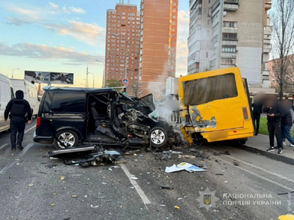 У ДТП на Балківській загинула пасажирка маршрутки: є постраждалі У ДТП на Балківській загинула пасажирка маршрутки: є постраждалі