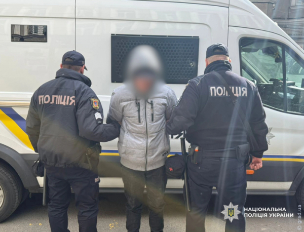 Серія вуличних пограбувань в Одесі: затримано трьох підозрюваних