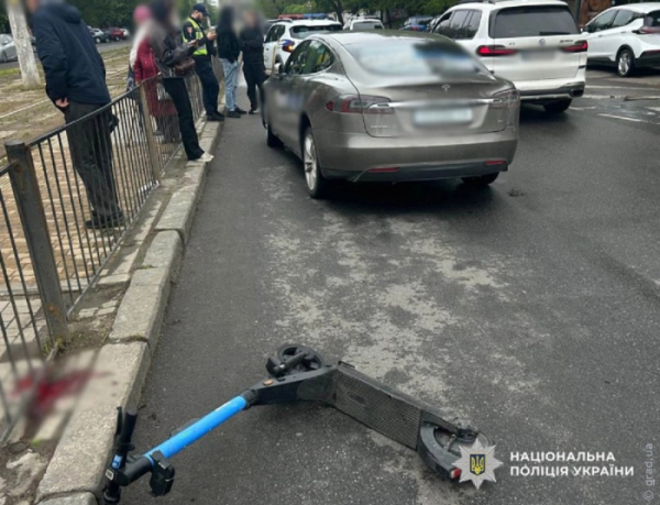 ДТП на Канатній: автомобіль збив підлітка на електросамокаті