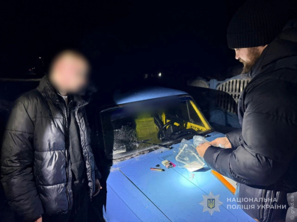 Житель Подільського району переправляв військовозобов'язаного за кордон