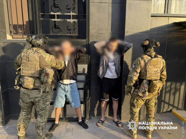 Фейкові банкіри та поліцейські: в Одесі викрили мережу шахрайських call-центрів Фейкові банкіри та поліцейські: в Одесі викрили мережу шахрайських call-центрів