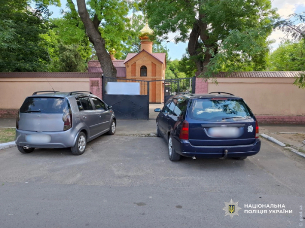 В Одесі водій Ford, рухаючись заднім ходом, збив 85-річну жінку