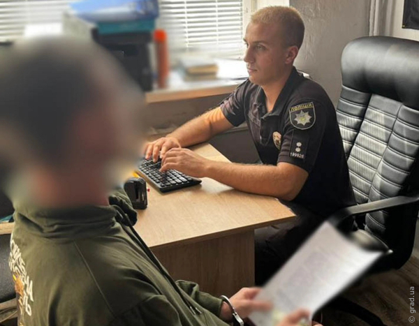 В Одеській області чоловік кинув гранату у двір родича: є поранені В Одеській області чоловік кинув гранату у двір родича: є поранені