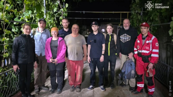 Під Одесою рятувальники знайшли чоловіка, який понад 9 годин блукав у катакомбах Під Одесою рятувальники знайшли чоловіка, який понад 9 годин блукав у катакомбах