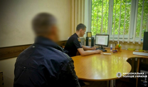 Представився сусідом та пограбував пенсіонерку: в Одесі затримали рецидивіста
