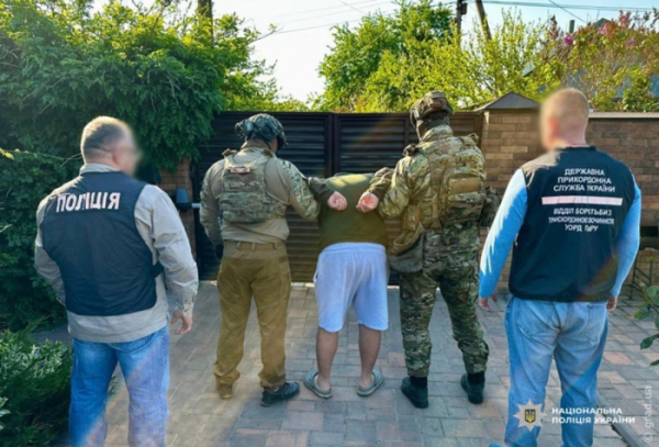 В Одеській області викрили схему незаконного переправлення військовозобов'язаних за кордон під виглядом перевізників В Одеській області викрили схему незаконного переправлення військовозобов'язаних за кордон під виглядом перевізників