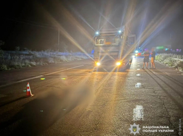 На трасі Одеса &ndash; Київ вантажівка на смерть збила пішохода