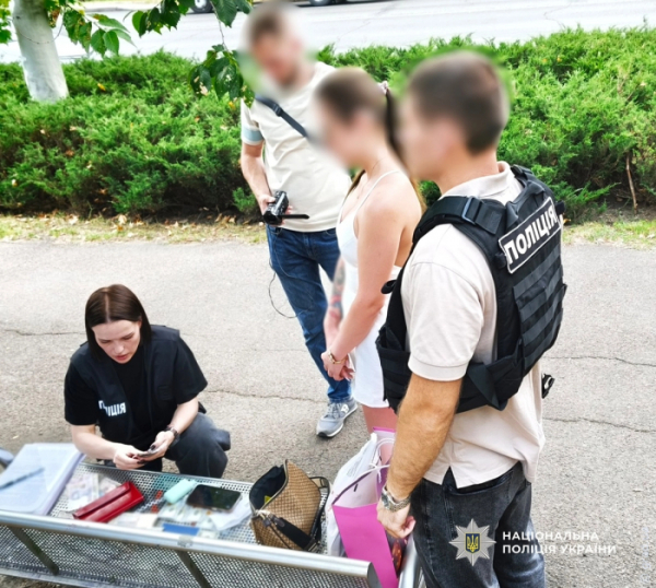 Одеситку підозрюють у вербуванні жінок для сексуальної експлуатації за кордоном