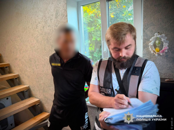 В Одесі двоє чоловіків під виглядом силовиків здійснили розбійний напад на подружжя В Одесі двоє чоловіків під виглядом силовиків здійснили розбійний напад на подружжя