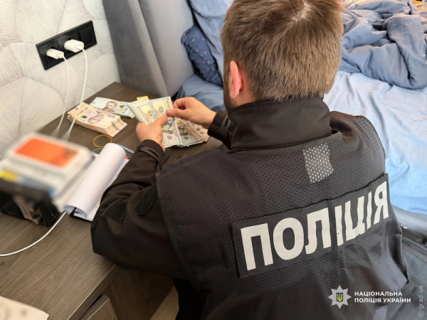 Фальшиві кредити на сотні тисяч гривень: на Одещині викрили групу шахраїв Фальшиві кредити на сотні тисяч гривень: на Одещині викрили групу шахраїв
