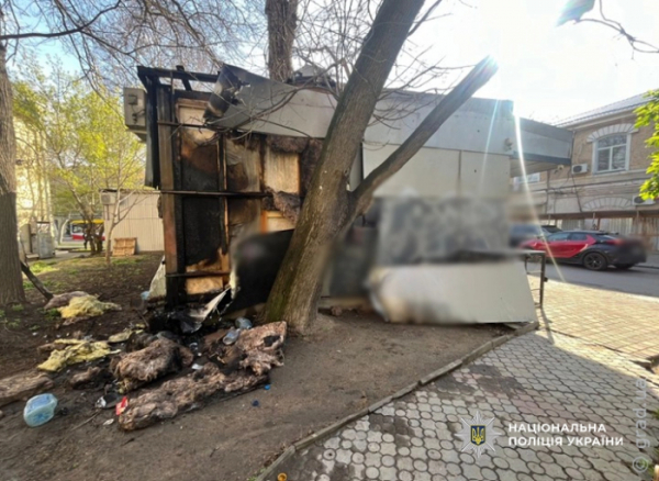 Підпалив квітковий павільйон і втік: чоловікові загрожує до 10 років в'язниці Підпалив квітковий павільйон і втік: чоловікові загрожує до 10 років в'язниці
