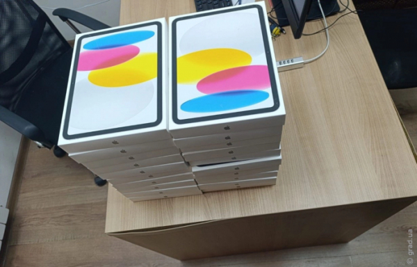Планшети Apple iPad на півмільйона гривень виявили в автобусі на кордоні в Одеської області Планшети Apple iPad на півмільйона гривень виявили в автобусі на кордоні в Одеської області