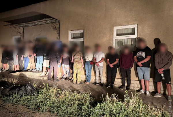 Під Одесою затримали 13 ухилянтів та організаторів незаконного переправлення через кордон Під Одесою затримали 13 ухилянтів та організаторів незаконного переправлення через кордон