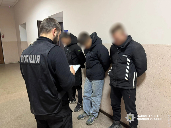 Вимагали гроші за неіснуючі борги: в Одесі затримали здирників