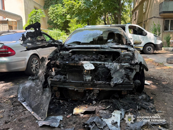 Підпалив автомобіль на замовлення та зняв це на відео: в Одесі затримали 18-річного хлопця Підпалив автомобіль на замовлення та зняв це на відео: в Одесі затримали 18-річного хлопця