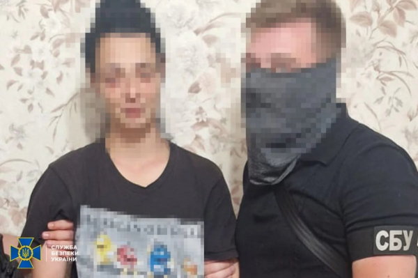 Дівчина готувала теракти біля адмінбудівель в Одеській області: її затримала СБУ