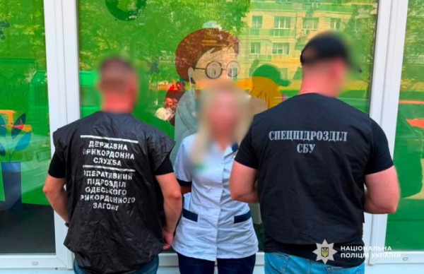 В Одесі затримали трьох лікарок: допомагали чоловікам отримати інвалідність для виїзду за кордон В Одесі затримали трьох лікарок: допомагали чоловікам отримати інвалідність для виїзду за кордон