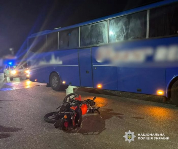 15-річний водій мопеда виїхав на зустрічну смугу та зіткнувся з автобусом 15-річний водій мопеда виїхав на зустрічну смугу та зіткнувся з автобусом