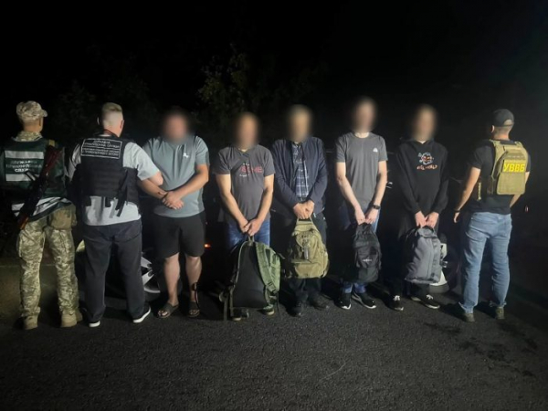 В Одеській області затримали водія, який брав по 700 доларів за доставку чоловіків до кордону В Одеській області затримали водія, який брав по 700 доларів за доставку чоловіків до кордону