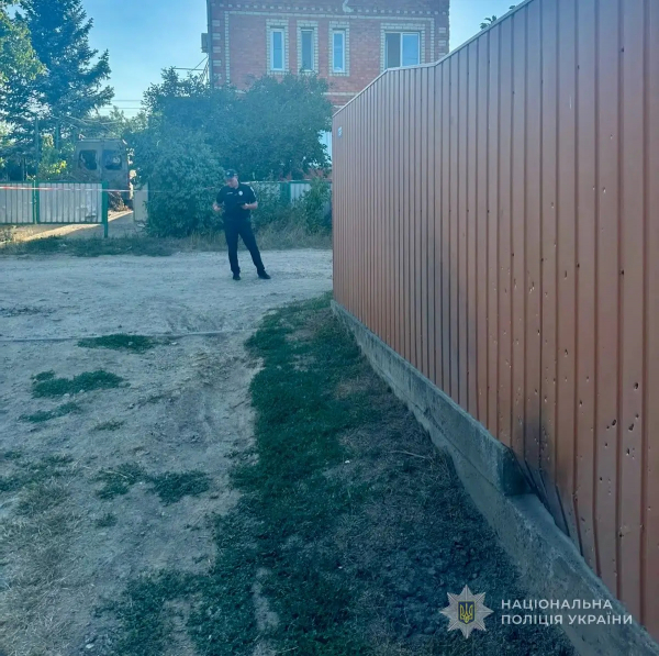 У Теплодарі військовослужбовиця СЗЧ у стані сп'яніння закидала подвір'я сусідів бойовими гранатами У Теплодарі військовослужбовиця СЗЧ у стані сп'яніння закидала подвір'я сусідів бойовими гранатами