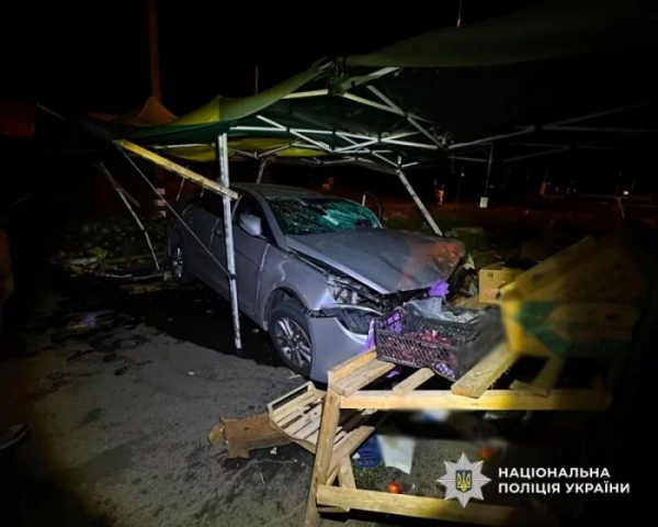В Одеському районі водій Hyundai в'їхав у торгову палатку: загинув молодий чоловік В Одеському районі водій Hyundai в'їхав у торгову палатку: загинув молодий чоловік