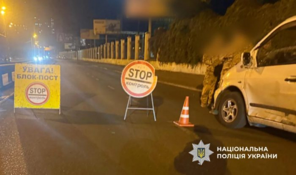 BMW врізався в чотири авто в заторі на Середньофонтанській: травмовано двох поліцейських і трьох військових BMW врізався в чотири авто в заторі на Середньофонтанській: травмовано двох поліцейських і трьох військових
