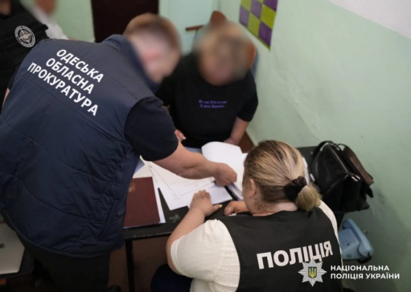 На Одещині матір підозрюють у виготовленні дитячої порнографії