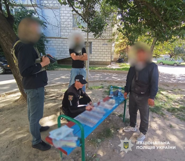 Заголовок  За $9100 обіцяли переправити чоловіка до Молдови: затримано організаторів переправлення