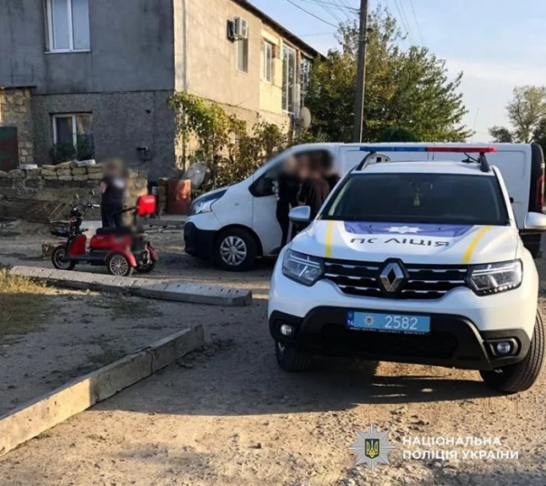 Поліція опитує жителів села в Одеському районі після заяви про втоплених цуценят Поліція опитує жителів села в Одеському районі після заяви про втоплених цуценят