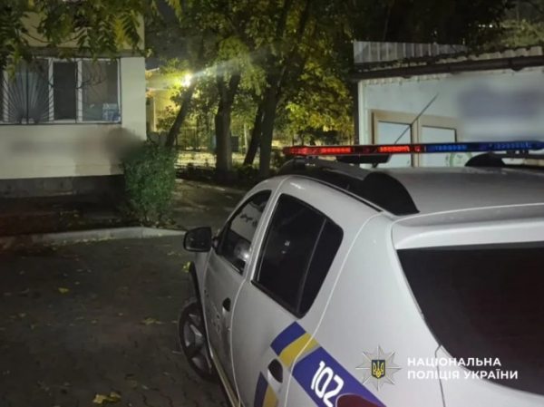 У Південному 13-річна дівчинка випала з балкона дев'ятого поверху: поліція встановлює обставини У Південному 13-річна дівчинка випала з балкона дев'ятого поверху: поліція встановлює обставини