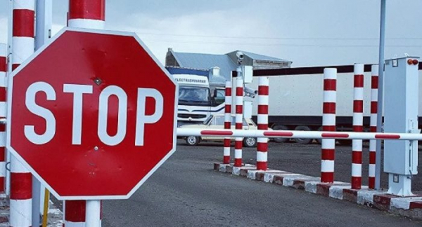 Біля КПП &laquo;Паланка&raquo; снаряд пошкодив рейсовий автобус: поранено молдовського прикордонника